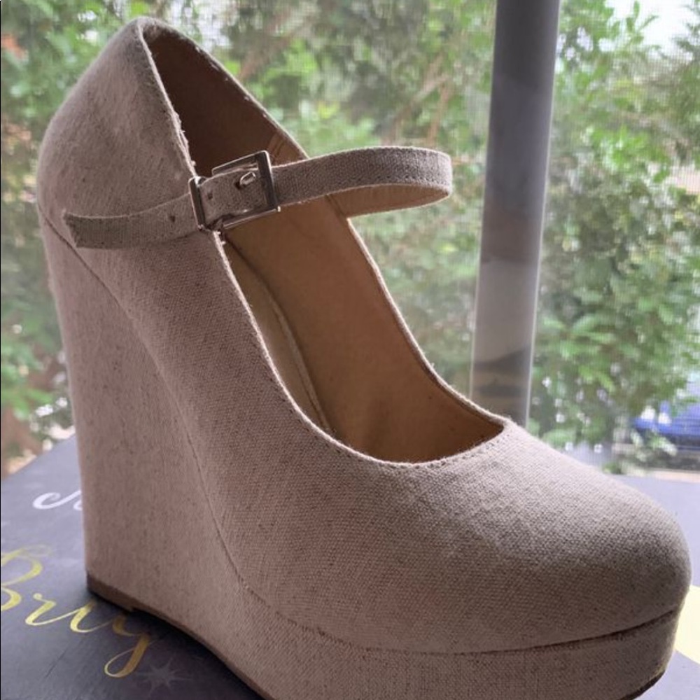 Dereon Wedges
